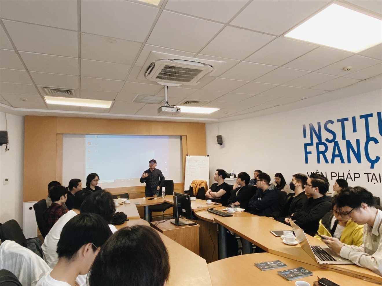 Ban nhạc chiến thắng tại LiveSpace, LiveSpace Việt Nam