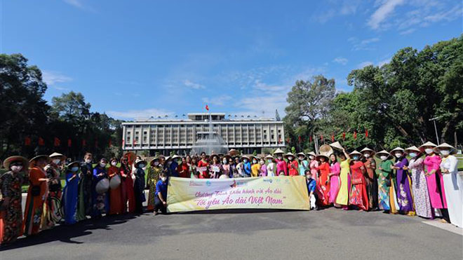 TP.HCM tổ chức diễu hành 'Tôi yêu Áo dài Việt Nam'