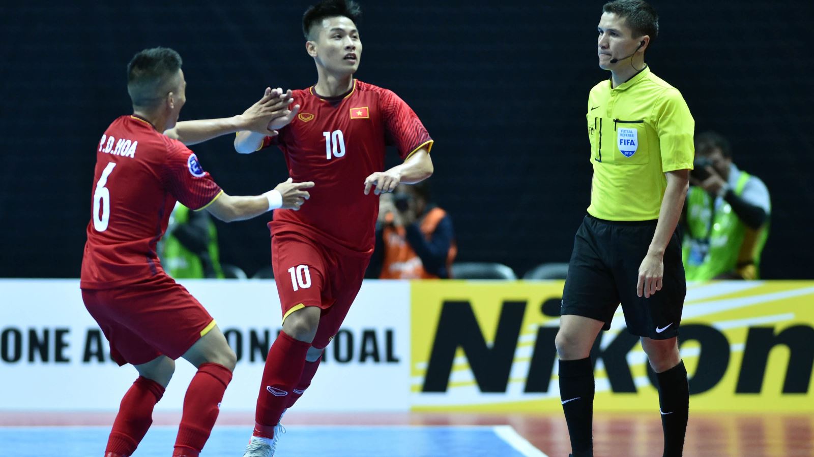 VIDEO Giải futsal vô địch quốc gia 2019: Tốc độ sút phạt kinh hoàng của Vũ Đức Tùng