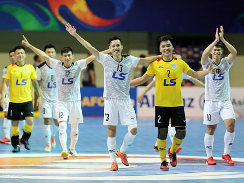 Những cầu thủ trẻ đang giúp futsal Việt Nam mang về thành công lớn. Ảnh: Anh Lập