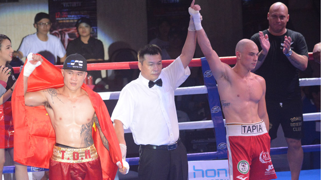 Thua sốc, hot boy boxing Việt mất 400 triệu đồng