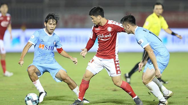 Nhưng chưa biết các ngoại binh có kịp đến V-League hay không, TP.HCM phải cậy nhờ rất nhiều khả năng săn bàn của Công Phượng. Ảnh: VPF