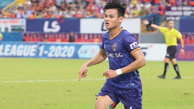 Tấn Tài năm thứ 2 liên tiếp ghi bàn cho B.Bình Dương vào lưới HAGL, lần này là bàn gỡ 1-1. Ảnh: BBD