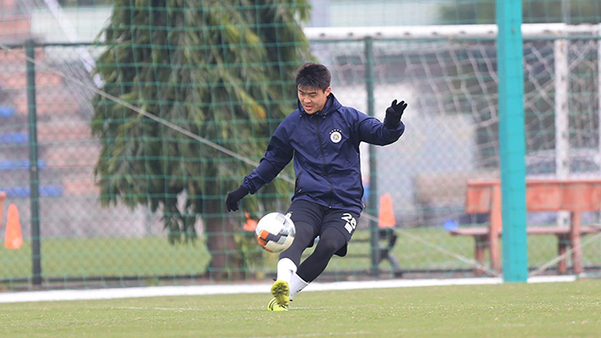 Duy Mạnh chưa có được thể trạng tốt nhất trước mùa bóng mới. Ảnh: HNFC