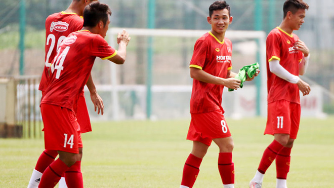 HLV Park Hang Seo gây bất ngờ với Hai Long