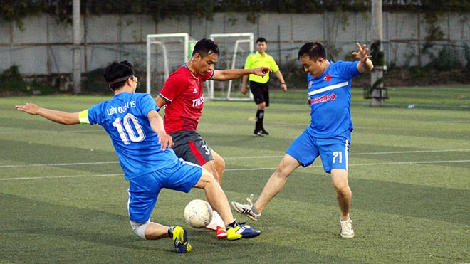 HLV Huy Hoàng vẫn duy trì được vóc dáng và phong độ ấn tượng. Ảnh: Mạnh Linh