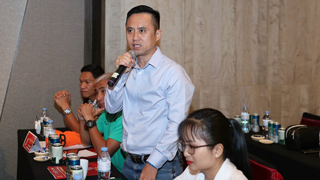 Chủ tịch Nghiêm Phạm Anh Tuấn của CLB Nghiêm Phạm Holdings đánh giá cao công tác tổ chức giải. Ảnh: VFB
