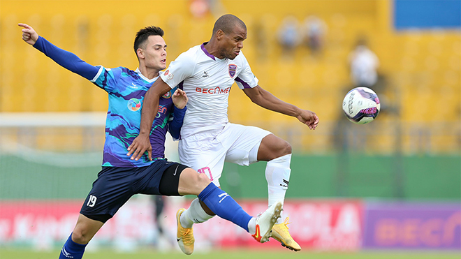 Eydison phải tới vòng 10 mới có bàn thắng cho B.Bình Dương và phải nhờ 11m cầu thủ này mới ghi bàn. Ảnh: VPF