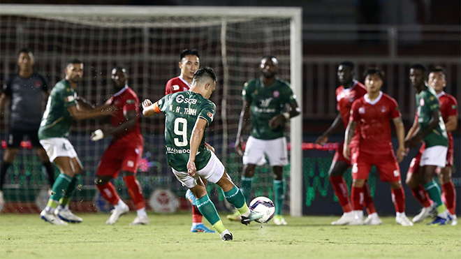 Hoàng Thịnh ghi siêu phẩm đẹp bậc nhất sự nghiệp tối 29-7 để giúp TPHCM tạm thoát khủng hoảng. Ảnh: VPF