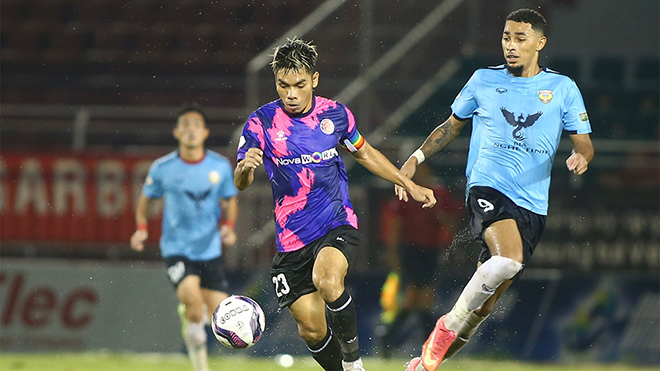 Văn Triền cùng các đồng đội ở Sài Gòn FC phải đến vòng 14 mới thắng được 1 trận trên sân nhà. Ảnh: VPF