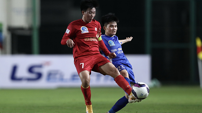 Tuyết Dung cùng các đồng đội ở Phong Phú Hà Nam (đỏ) không thể vượt qua Than khoáng sản Việt Nam đang rất lên chân. Ảnh: AH