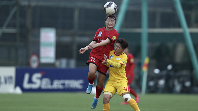 Hà Nội 2 (đỏ) có chiến thắng đầu tiên ở giải năm nay. Ảnh: AH