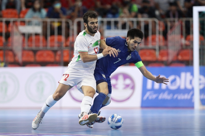 Đội trưởng Kritsada của futsa Thái Lan nhiều khả năng sẽ mất VCK futsal châu Á 2022 sau pha va chạm phải phẫu thuật hôm 16-9. Ảnh: FpTL