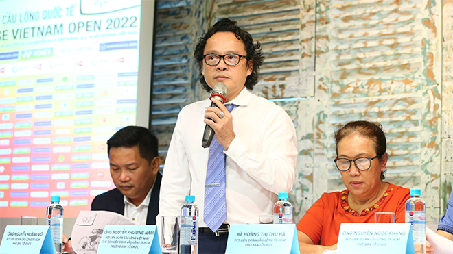 Ông Nguyễn Phương Nam, Phó Chủ tịch Liên đoàn cầu lông Việt Nam, Trưởng Ban tổ chức phát biểu về giải. Ảnh: QA