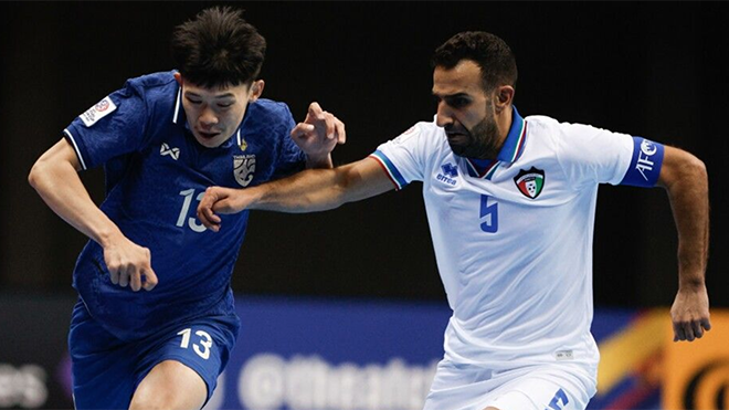 Thái Lan (xanh) rất vất vả mới cầm chân chủ nhà Iraq ở lượt trận 2. Ảnh: AFC