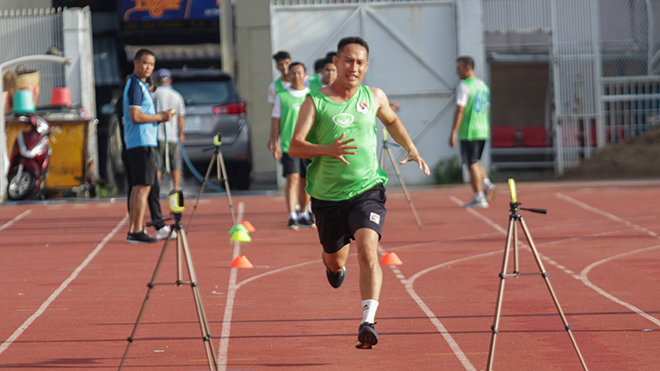 Các trọng tài sẽ bị loại nếu không đảm bảo yêu cầu chạy bền, chạy tốc độ... Ảnh: VFF