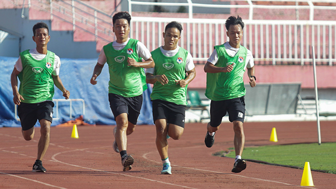 Kỳ kiểm tra giữa mùa giải với nhiều trọng tài là rất khắc nghiệt. Ảnh: VFF