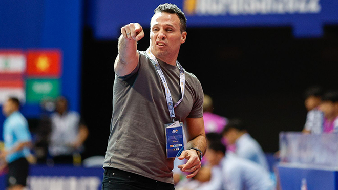 HLV Diego Raul chứng tỏ đẳng cấp vượt trội sau hơn 1 tháng tới Việt Nam làm việc. Ảnh: VFF