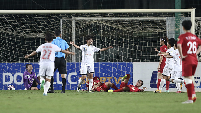 Vũ Thị Hoa lập cú đúp giúp Hà Nội 1 đả bại Phong Phú Hà Nam. Ảnh: AH