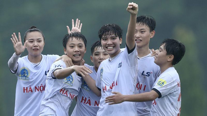 Hà Nội 1 tạm soán ngôi đầu của TPHCM 1 sau chiến thắng trước TPHCM 2. Ảnh: AH