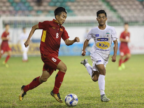 U19 tuyển chọn Việt Nam đè bẹp U19 HAGL 3-1 để đăng quang sớm 1 vòng đấu. Ảnh: Anh Lập