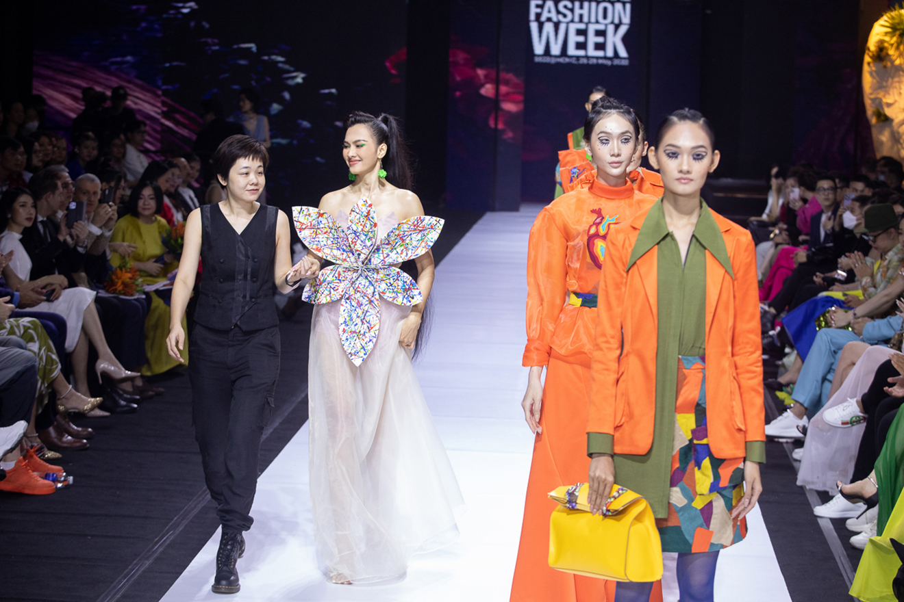 Anh Thư, Siêu mẫu Anh Thư, Tuần lễ Thời trang quốc tế Việt Nam Xuân Hè 2022, Anh Thư diễn vedette, NTK Hoàng Quyên