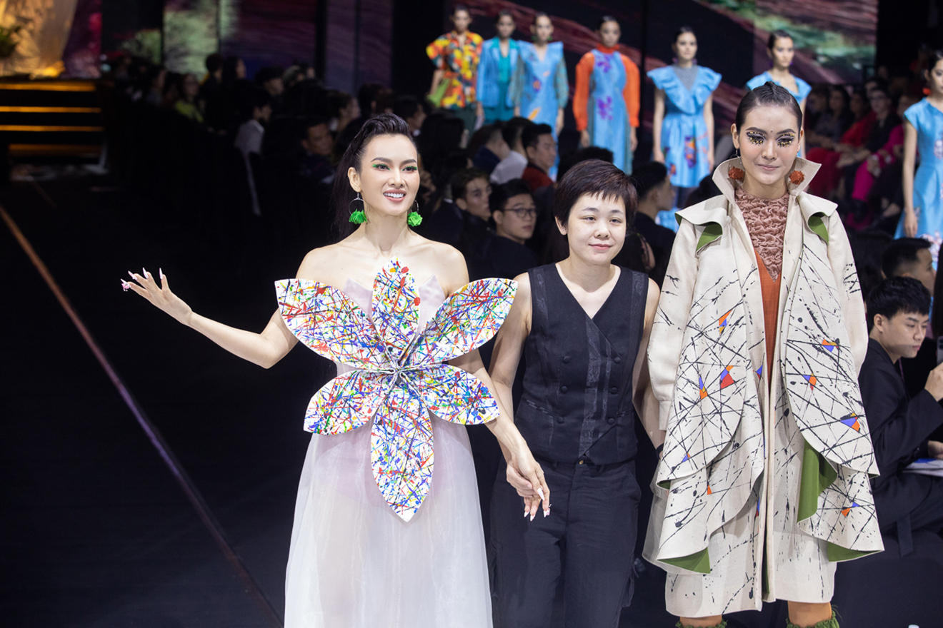 Anh Thư, Siêu mẫu Anh Thư, Tuần lễ Thời trang quốc tế Việt Nam Xuân Hè 2022, Anh Thư diễn vedette, NTK Hoàng Quyên