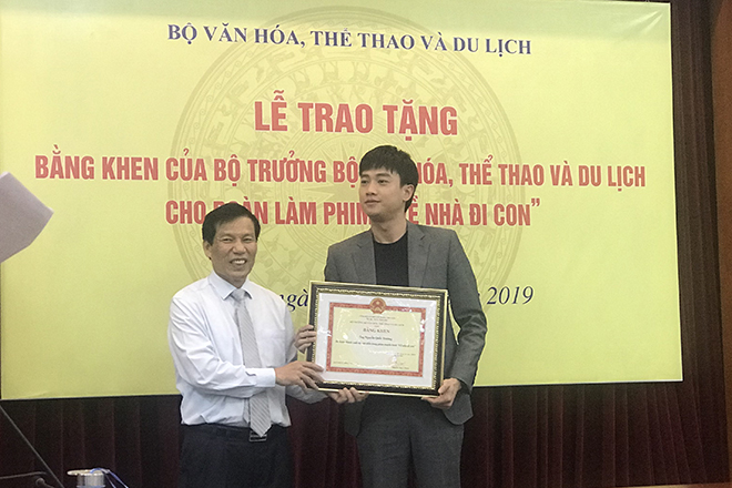 Về nhà đi con nhận bằng khen, Về nhà đi con phần 2, về nhà đi con phần 2, VTV1, phim Về nhà đi con phần 2, xem Về nhà đi con phần 2, Về nhà đi con phần tiếp theo, vtv1