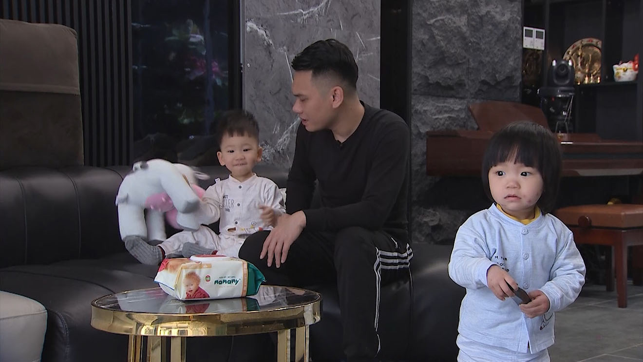 'Mẹ vắng nhà ba là siêu nhân': 'Tan chảy' trước vẻ đáng yêu của các nhóc tì nhà sao Việt