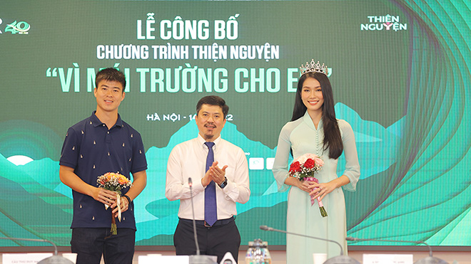 Á hậu Phương Anh - cầu thủ Duy Mạnh chung tay 'Vì mái trường cho em'