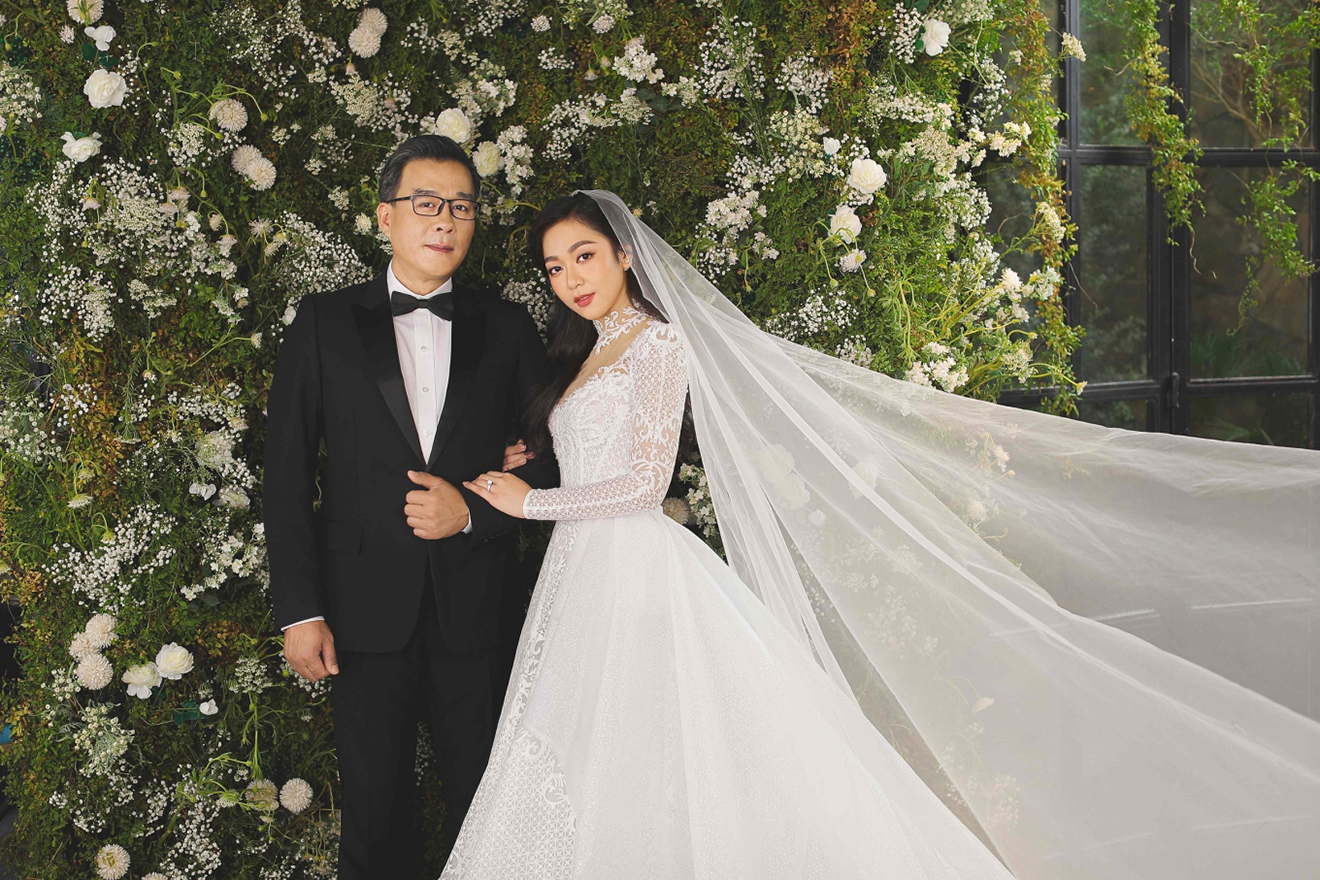 Hà Thanh Xuân, vua cá koi Việt Nam, vua cá koi Việt Nam Thắng Ngô, Thắng Ngô, ca sĩ Hà Thanh Xuân, Hà Thanh Xuân và Thắng Ngô, vua cá koi, đám cưới hà thanh xuân