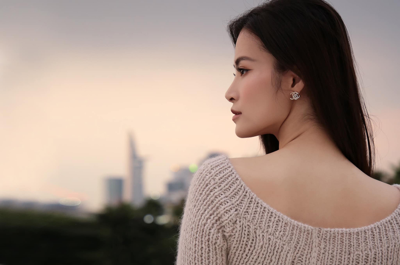 Đông Nhi, Đông Nhi xin lỗi, Đông Nhi và FC, Đông Nhi xin lỗi fan, Ông Cao Thắng, fan quay xe với Đông Nhi, Đông Nhi và fan, Mai Hồng Ngọc, ca sĩ Đông Nhi