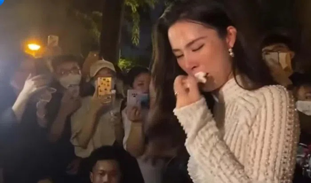 Đông Nhi, Đông Nhi xin lỗi, Đông Nhi bật khóc xin lỗi khán giả, Đông Nhi và fan, Đông Nhi và Ông Cao Thắng, ca sĩ Đông Nhi, Đông Nhi bật khóc, fan quay lưng đông nhi