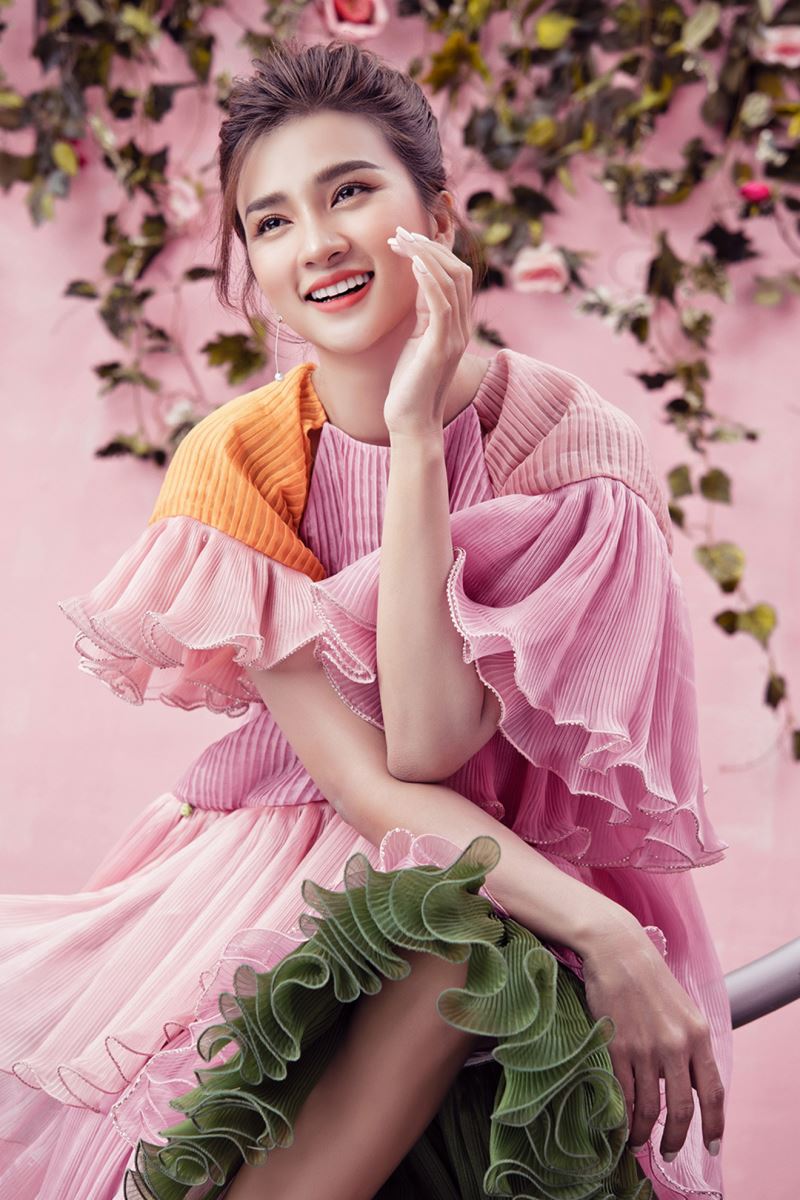 Kim Tuyến, Diễn viên Kim Tuyến, Kim Tuyến Huy Khánh, Lùm xùm tình ái Kim Tuyến, Kim Tuyến người thứ ba, lùm xùm tình cảm Kim Tuyến Huy Khánh