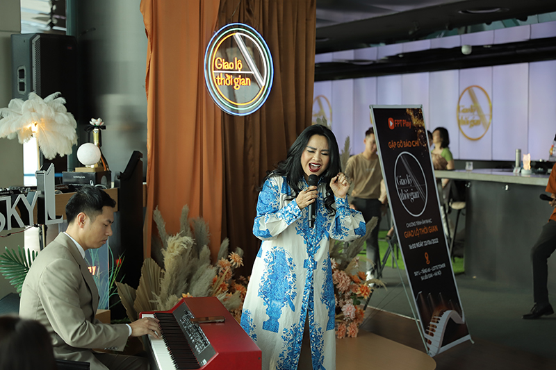 Giao lộ thời gian, Giao lộ thời gian số đầu tiên, Đức Phúc và Ưng Hoàng Phúc, Đức Phúc, Ưng Hoàng Phúc, Dương Cầm, Lân Nhã, Thanh Lam, Thanh Hà, Trúc Nhân