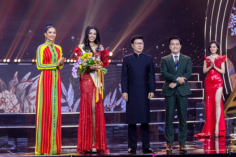 Thạch Thu Thảo, Thạch Thu Thảo thi Hoa hậu Trái Đất 2022, Á hậu Thạch Thu Thảo, Á hậu 2 Hoa hậu các Dân tộc Việt Nam 2022, Hoa hậu các Dân tộc Việt Nam 2022, Thu Thao