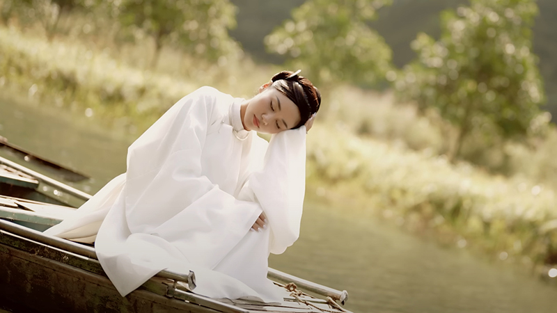 Hoa không hương, Hoa không hương Văn Mai Hương K-ICM, Văn Mai Hương và K-ICM, Văn Mai Hương K-ICM, Văn Mai Hương, K-ICM, Hoa, Chim quý trong lồng, MV Hoa không hương