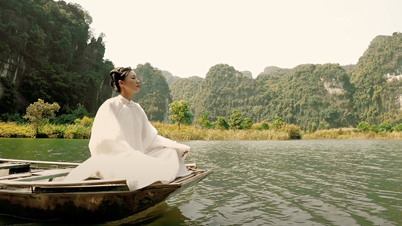 Hoa không hương, Hoa không hương Văn Mai Hương K-ICM, Văn Mai Hương và K-ICM, Văn Mai Hương K-ICM, Văn Mai Hương, K-ICM, Hoa, Chim quý trong lồng, MV Hoa không hương