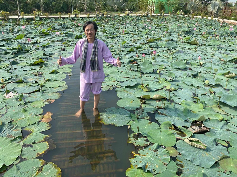 Hoài Linh, Nghệ sĩ Hoài Linh, Hoài Linh trở lại showbiz, Hoài Linh lưu diễn Mỹ, Hoài Linh ồn ào, Hoài Linh scandal, nghệ sĩ hoài linh tái xuất