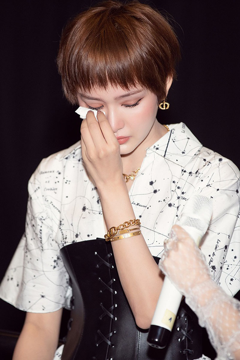 Hiền Hồ, Hiền Hồ trở lại, Hiền Hồ trở lại sau ồn ào tình ái, Hiền Hồ liveshow, Hiền Hồ anh em nương tựa, liveshow Hiền Hồ, Hiền Hồ và đại gia U60