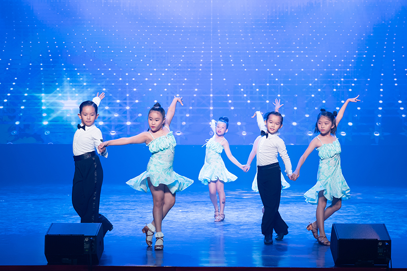 Khánh Thi và Phan Hiển, Đám cưới Khánh Thi Phan Hiển, Khánh Thi, Phan Hiển, Phan Hiển cầu hôn Khánh Thi, Vợ chồng Khánh Thi Phan Hiển