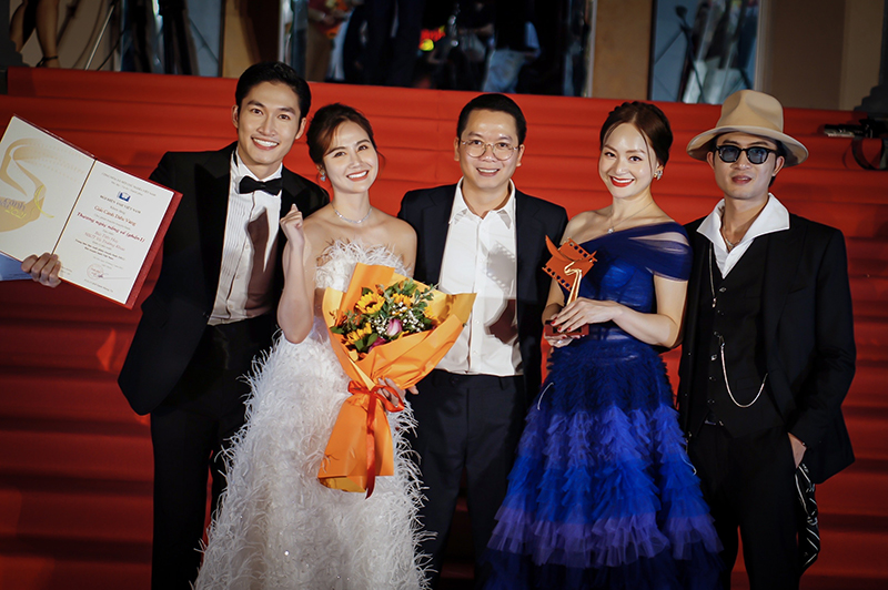 Minh Huyền và Đình Tú, Minh Huyền và Đình Tú sánh đôi, Minh Huyền, Đình Tú, Cánh diều 2021, Thương ngày nắng về, Cánh diều vàng, phim Thương ngày nắng về, Huyền Lizzie