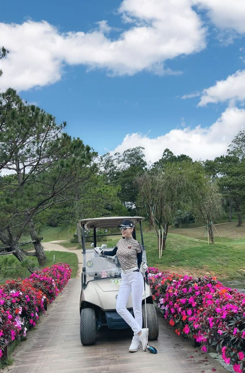 Phương Oanh, Diễn viên Phương Oanh, Phương Oanh và Shark Bình, Shark Bình, Phương Oanh và bạn trai, clip Phương Oanh cùng bạn trai doanh nhân, clip Phương Oanh Shark Bình