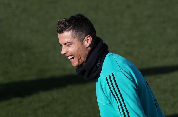 Ronaldo đập tan tin đồn chấn thương, sẵn sàng chiến Messi ở Kinh điển - Ảnh 1.