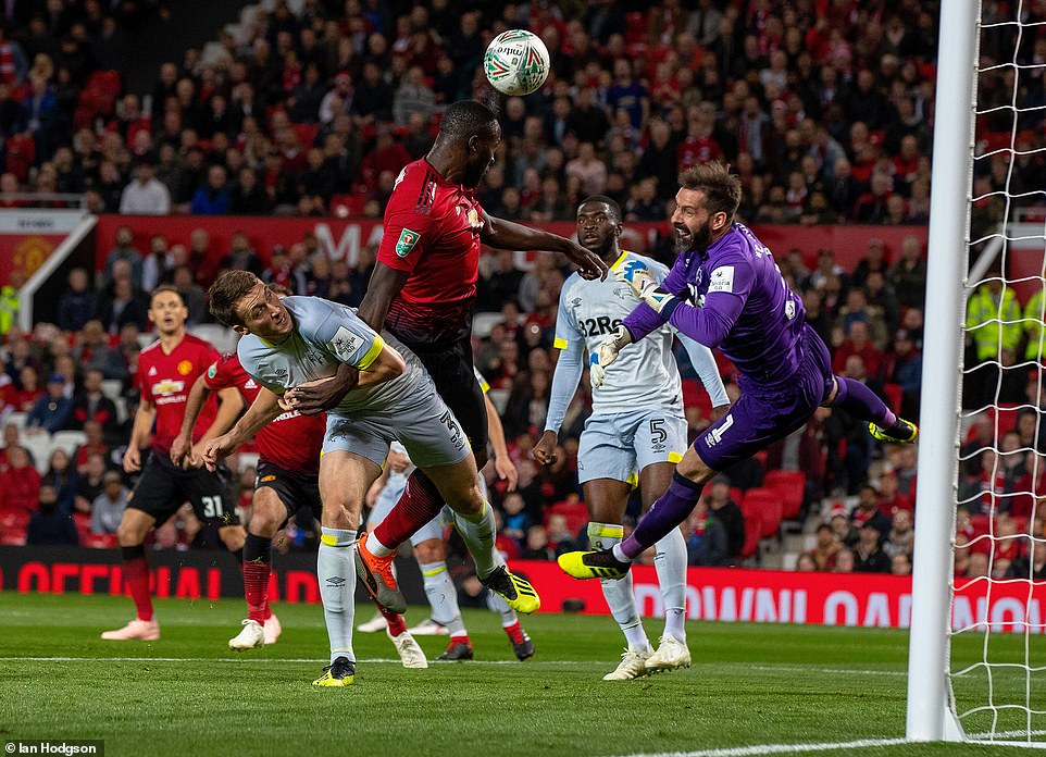 ĐIỂM NHẤN M.U 2-2 (pen 7-8) Derby County: Mourinho thua trò cũ. Marital xứng đáng đá chính hơn Sanchez