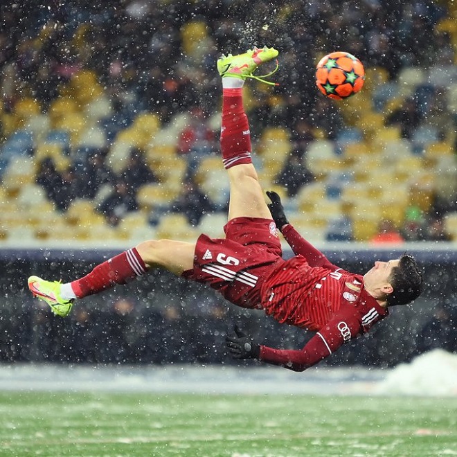 Dinamo Kiev 1-2 Bayern Munich, kết quả dinamo kiev vs bayern munich, lewandowski, xe đạp chổng ngược, ngả bàn đèn, kết quả cúp c1, kết quả bóng đá