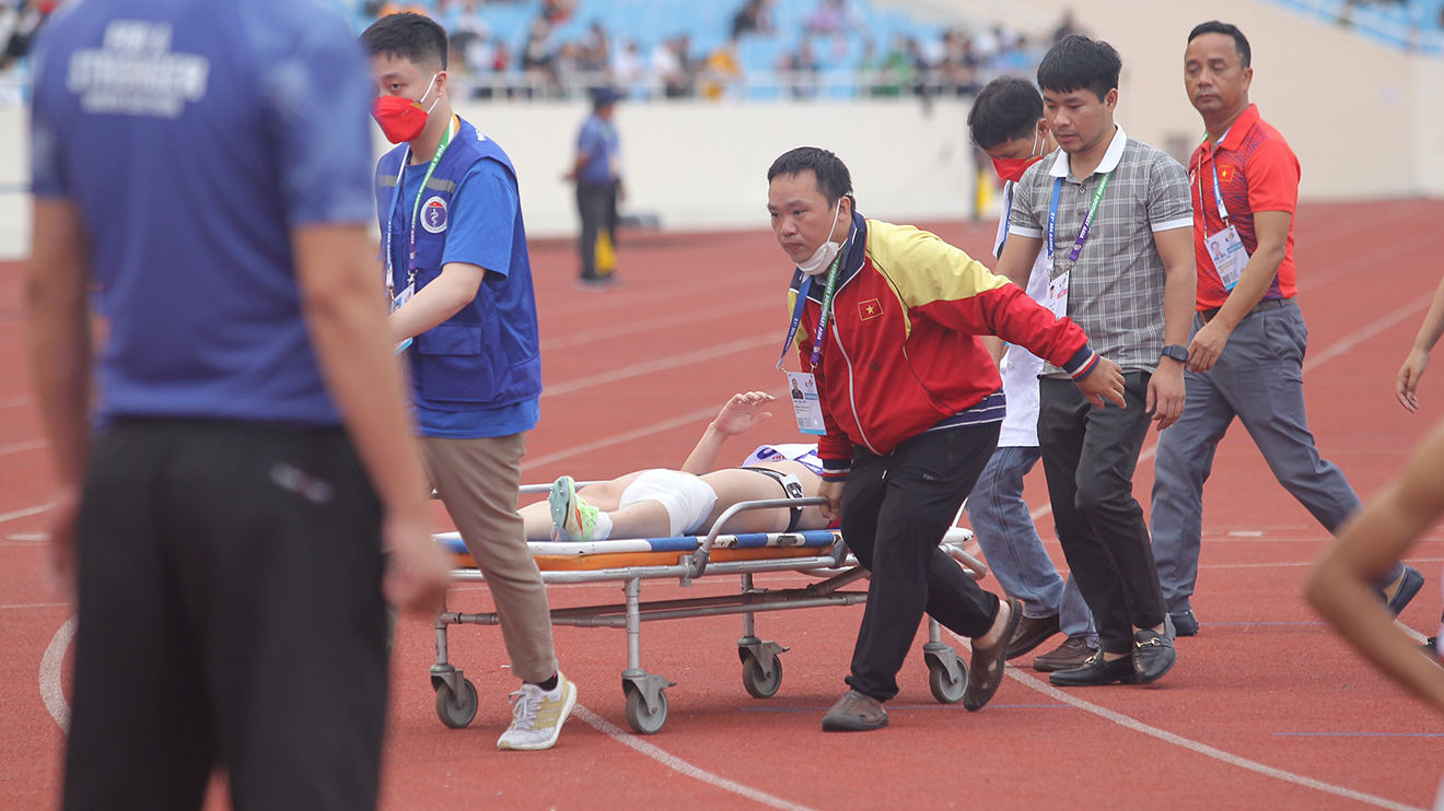 điền kinh SEA Games 31, điền kinh, Đinh Thị Bích bị VĐV Malaysia chơi xấu, Đinh Thị Bích mất huy chương 800m, kết quả 800m nữ, Đinh Thị Bích, VĐV Malaysia chơi xấu
