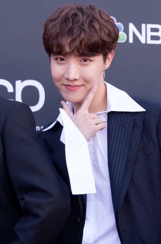 BTS, BTS tin tức, Kpop, Kpop idol, J-Hope, J-Hope BTS, BTS J-Hope, tính cách BTS, BTS tính cách, BTS youtube, BTS profile, BTS thành viên, ARMY, BTS instagram