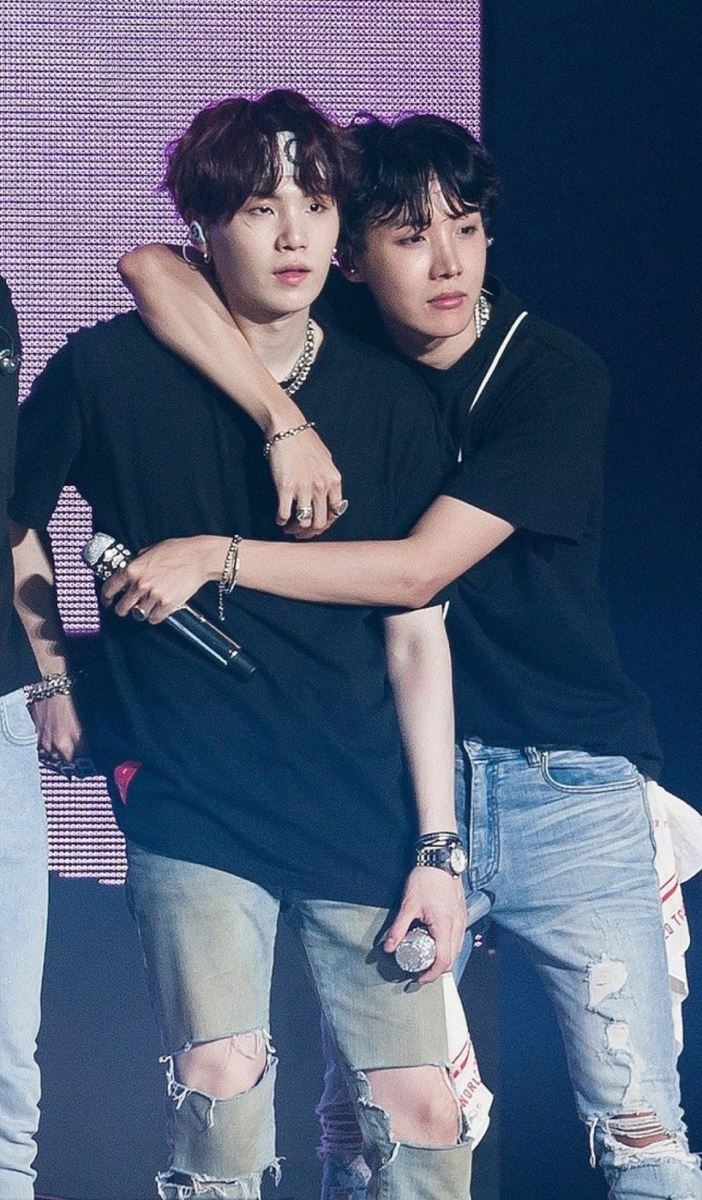 BTS, BTS tin tức, BTS thành viên, Kpop, BTS cặp đôi, BTS couple, BTS đẩy thuyền, BTS tình cảm, BTS tình yêu, BTS idol, Jungkook, Jimin, V, Jin, RM, Suga, J-Hope