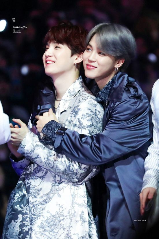 BTS, BTS tin tức, BTS thành viên, Kpop, BTS cặp đôi, BTS couple, BTS đẩy thuyền, BTS tình cảm, BTS tình yêu, BTS idol, Jungkook, Jimin, V, Jin, RM, Suga, J-Hope
